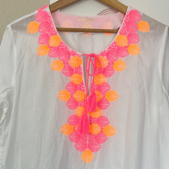 Lilly Pulitzer Tops - Lilly Pulitzer White Top with Pink and Orange Accents. Great for beach.